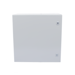 Gabinete de Acero IP66 Uso en Intemperie (600 x 600 x 300 mm) con Placa Trasera Interior Metálica y Compuerta Inferior Atornillable (Incluye Chapa y Llave T).