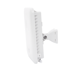 Access Point WiFi cnPilot e501S para exterior, IP67 grado industrial, Filtros para coexistencia con redes LTE, doble banda, antena sectorial 90-120 grados y puerto PoE secundario