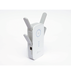 Repetidor / Extensor de Cobertura WiFi AC, 2600 Mbps, doble banda 2.4 GHz y 5 GHz, con 1 puerto 10/100/1000 Mbps, 4 antenas externas