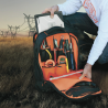Mochila para herramientas y computadora portátil Tradesman Pro™ en poliéster negro con 25 bolsillos (No incluye herramientas).