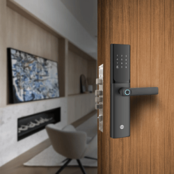 Cerradura Digital JULIUS / Sensor de Huella con Inteligencia Artificial / Registro de 100 Huellas y 100 Códigos / Bloqueo Automático / Modo Niños / IP54 / Incluye 2 Llaves de Alta Seguridad y 4 Tarjetas MIFARE